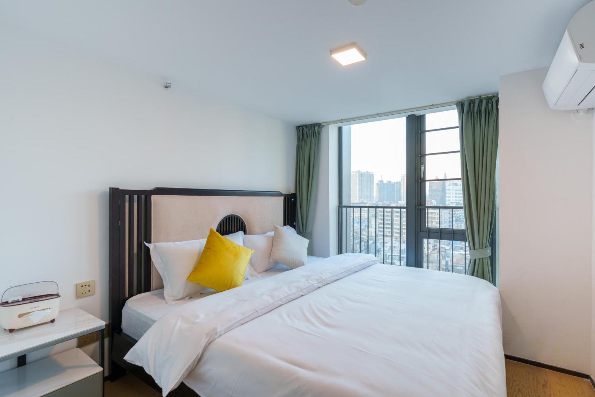 Sunny International Apartment From Beijing Road Cantón Exterior foto
